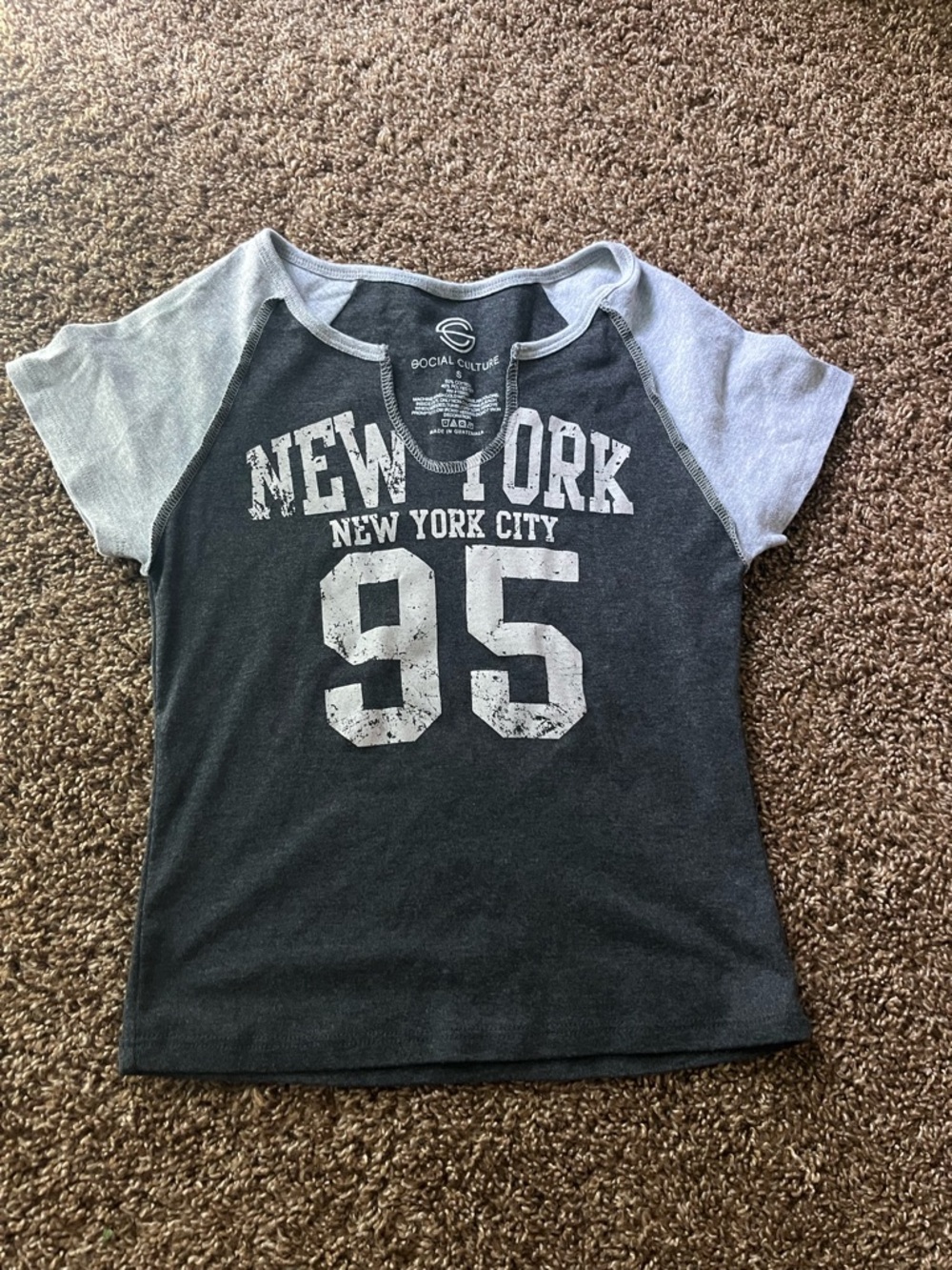 Social Culture Girls' New York 95 Raglan Tee - Black & Light Gray